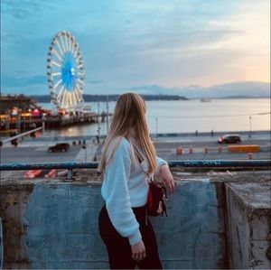 Meet your Posher, Claudia